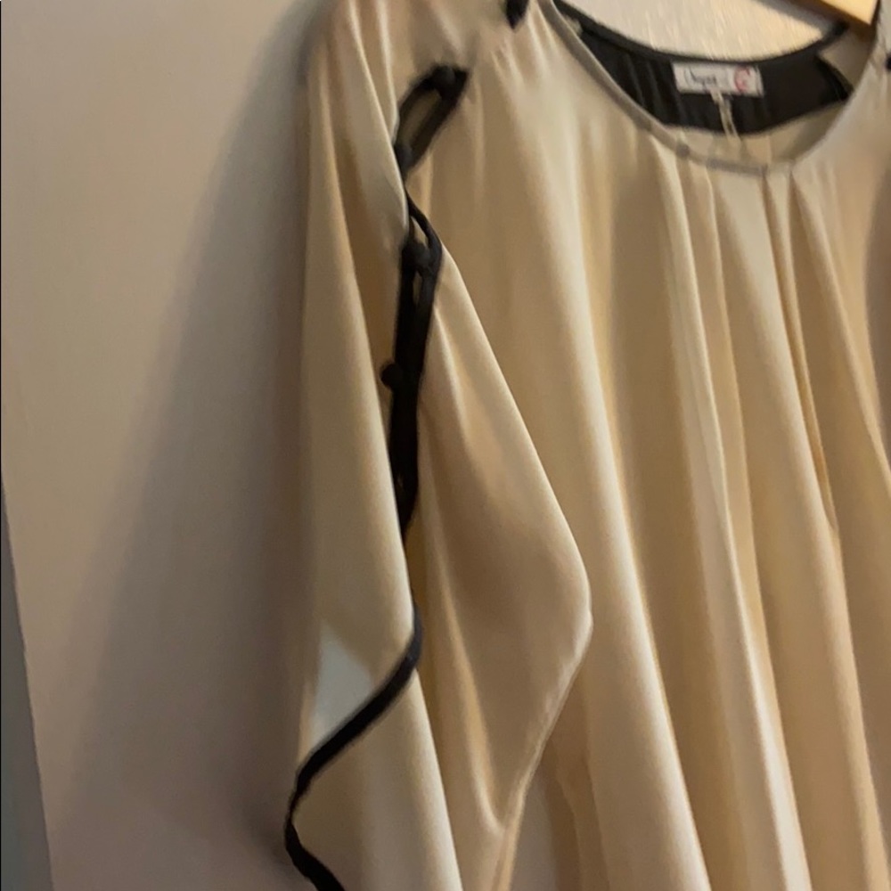 Umgee thin top. - Picture 3 of 3